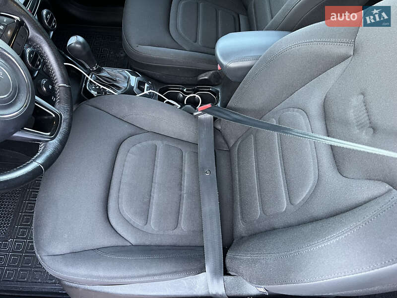 Позашляховик / Кросовер Jeep Renegade 2016 в Чернівцях
