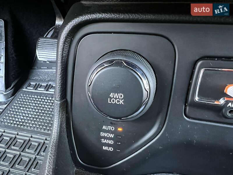 Позашляховик / Кросовер Jeep Renegade 2016 в Чернівцях