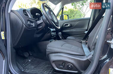 Внедорожник / Кроссовер Jeep Renegade 2016 в 