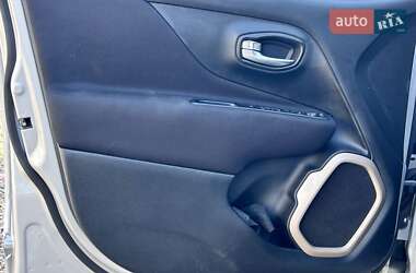 Внедорожник / Кроссовер Jeep Renegade 2016 в 