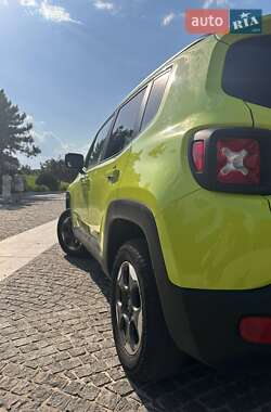 Внедорожник / Кроссовер Jeep Renegade 2017 в 