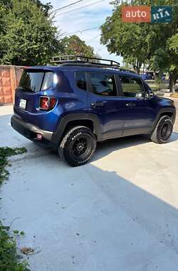 Внедорожник / Кроссовер Jeep Renegade 2016 в 