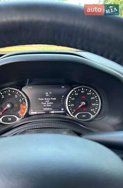 Внедорожник / Кроссовер Jeep Renegade 2016 в 