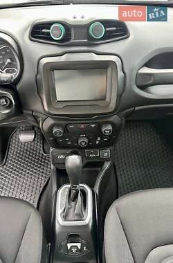 Внедорожник / Кроссовер Jeep Renegade 2019 в 