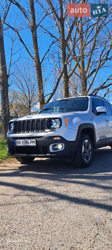 Позашляховик / Кросовер Jeep Renegade 2015 в 