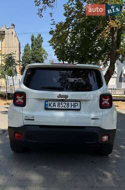 Внедорожник / Кроссовер Jeep Renegade 2016 в 