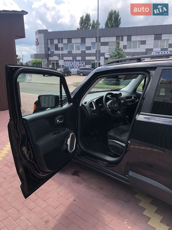 Внедорожник / Кроссовер Jeep Renegade 2016 в Сарнах