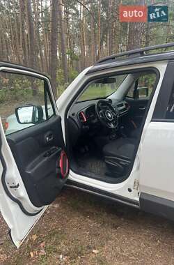 Внедорожник / Кроссовер Jeep Renegade 2016 в 