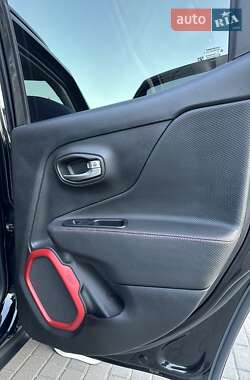 Внедорожник / Кроссовер Jeep Renegade 2018 в 