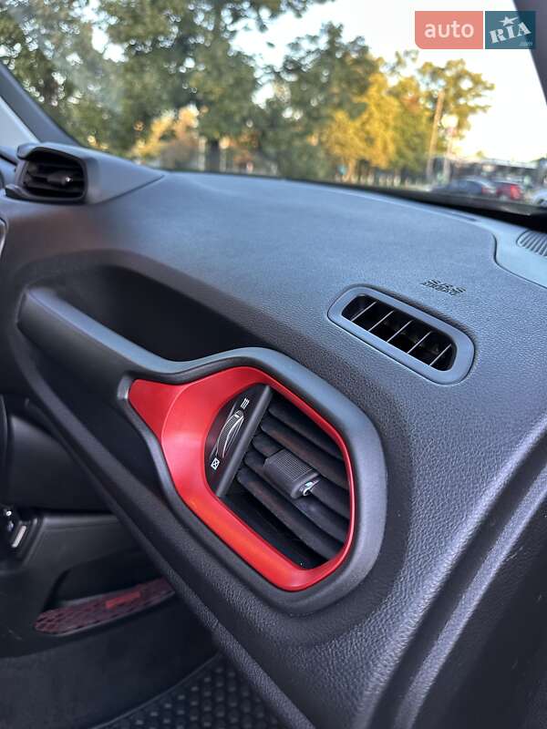 Внедорожник / Кроссовер Jeep Renegade 2018 в Киеве