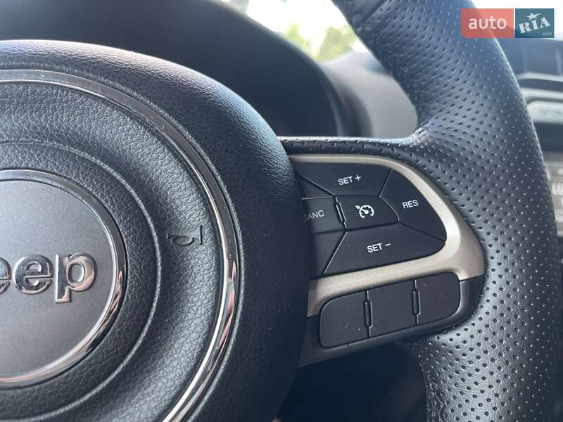 Внедорожник / Кроссовер Jeep Renegade 2016 в Львове