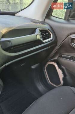 Внедорожник / Кроссовер Jeep Renegade 2015 в 
