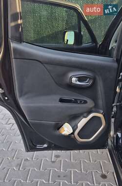 Внедорожник / Кроссовер Jeep Renegade 2015 в 