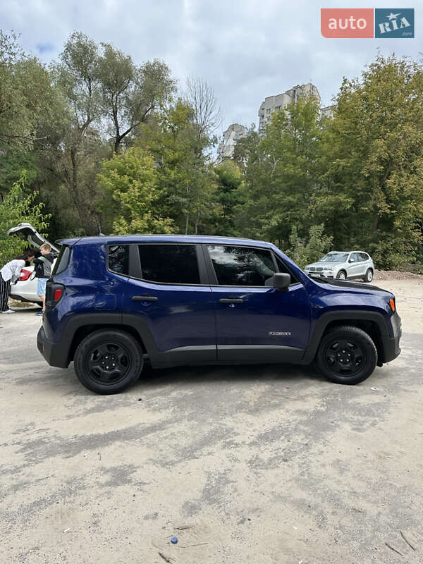 Позашляховик / Кросовер Jeep Renegade 2016 в Києві
