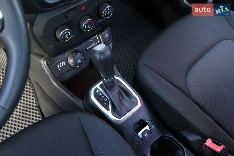 Внедорожник / Кроссовер Jeep Renegade 2018 в Киеве