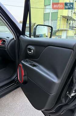 Позашляховик / Кросовер Jeep Renegade 2015 в Львові