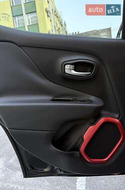 Позашляховик / Кросовер Jeep Renegade 2015 в Львові