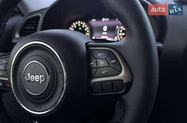 Внедорожник / Кроссовер Jeep Renegade 2016 в 