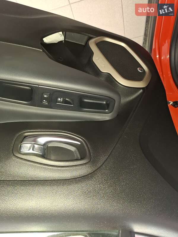 Внедорожник / Кроссовер Jeep Renegade 2016 в Запорожье фото 7 Внедорожник / Кроссовер Jeep Renegade 2016 в Запорожье