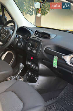 Внедорожник / Кроссовер Jeep Renegade 2016 в 