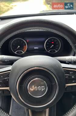 Внедорожник / Кроссовер Jeep Renegade 2016 в 