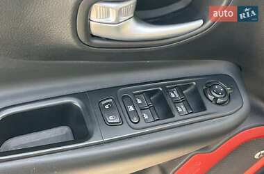 Внедорожник / Кроссовер Jeep Renegade 2016 в 