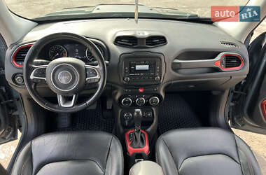 Внедорожник / Кроссовер Jeep Renegade 2016 в 