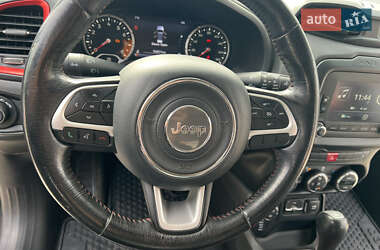 Внедорожник / Кроссовер Jeep Renegade 2016 в 
