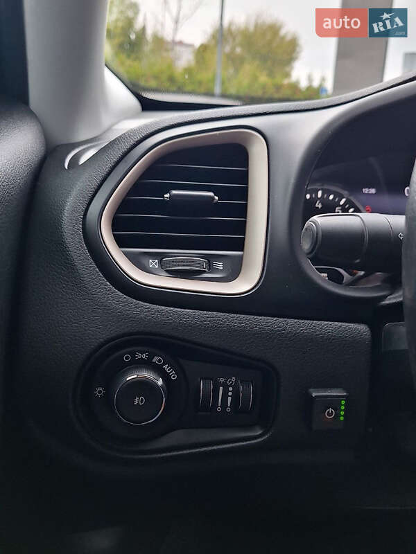 Позашляховик / Кросовер Jeep Renegade 2015 в Києві