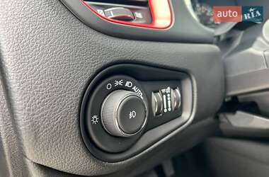 Внедорожник / Кроссовер Jeep Renegade 2015 в 