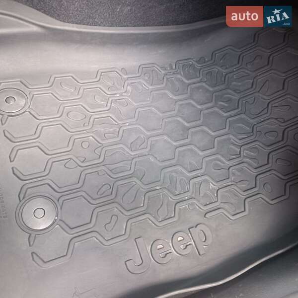 Позашляховик / Кросовер Jeep Renegade 2016 в Запоріжжі