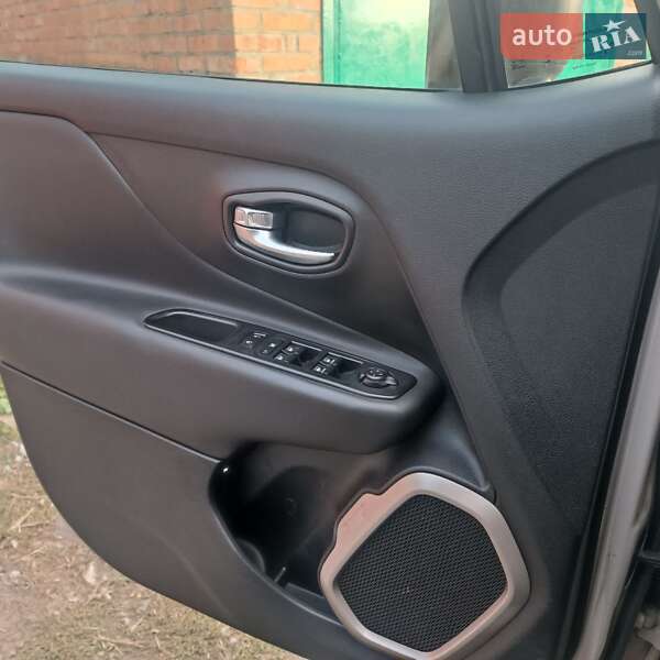 Позашляховик / Кросовер Jeep Renegade 2016 в Запоріжжі