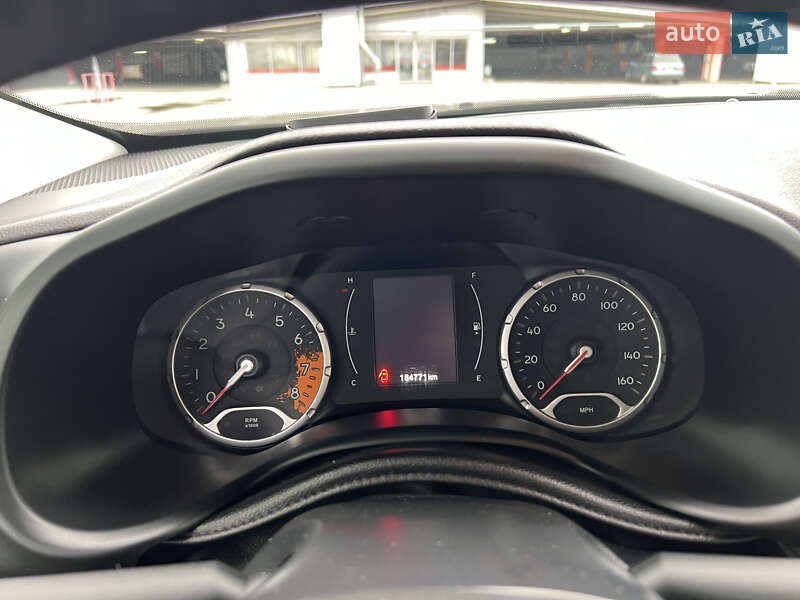 Внедорожник / Кроссовер Jeep Renegade 2016 в Киеве