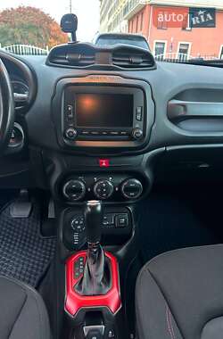Внедорожник / Кроссовер Jeep Renegade 2016 в 