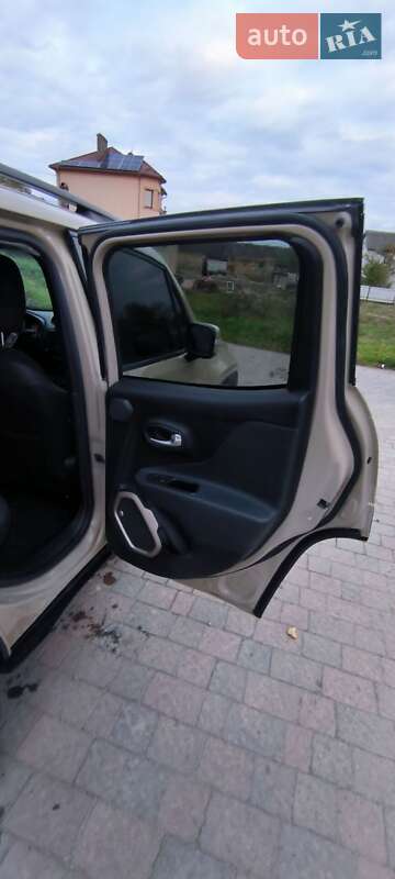 Внедорожник / Кроссовер Jeep Renegade 2016 в Николаеве