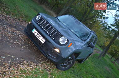 Внедорожник / Кроссовер Jeep Renegade 2016 в 