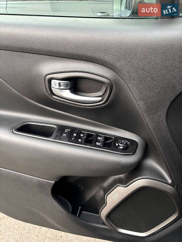 Внедорожник / Кроссовер Jeep Renegade 2020 в Киеве фото 24 Внедорожник / Кроссовер Jeep Renegade 2020 в Киеве