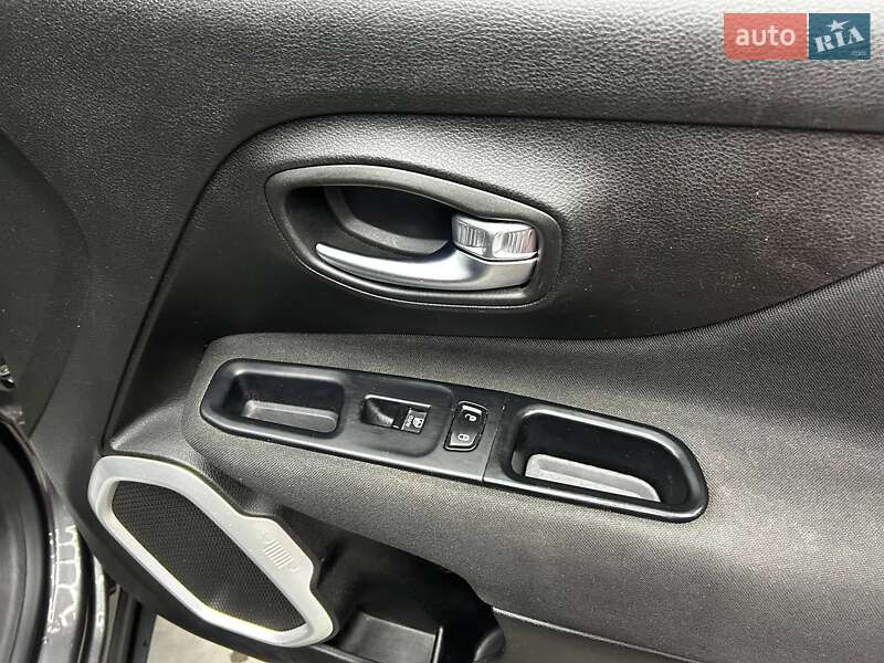 Внедорожник / Кроссовер Jeep Renegade 2018 в Черновцах