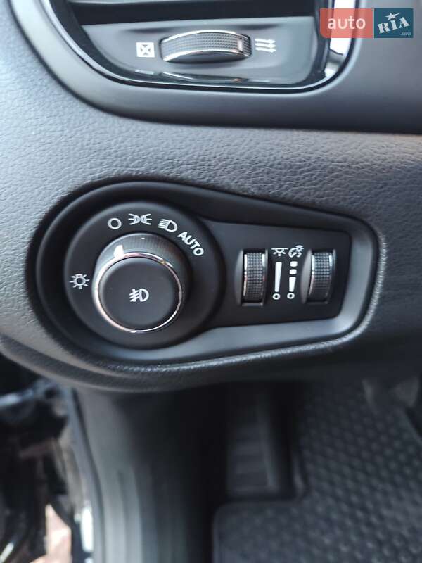 Внедорожник / Кроссовер Jeep Renegade 2016 в Чернигове фото 26 Внедорожник / Кроссовер Jeep Renegade 2016 в Чернигове