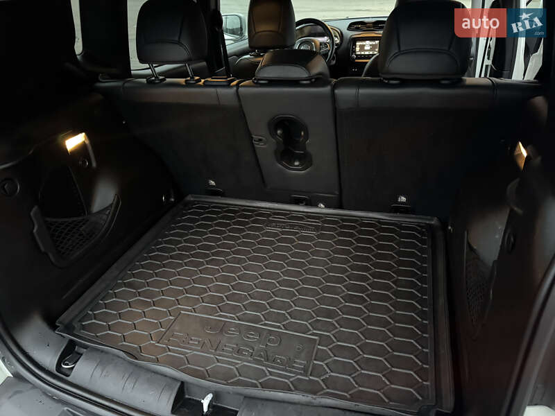 Внедорожник / Кроссовер Jeep Renegade 2016 в Киеве