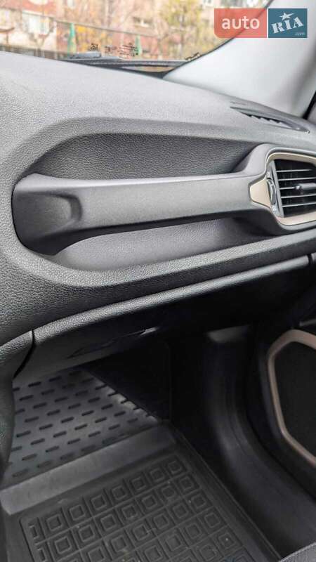 Внедорожник / Кроссовер Jeep Renegade 2015 в Днепре фото 7 Внедорожник / Кроссовер Jeep Renegade 2015 в Днепре