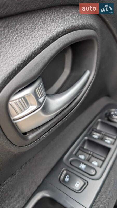 Внедорожник / Кроссовер Jeep Renegade 2015 в Днепре фото 11 Внедорожник / Кроссовер Jeep Renegade 2015 в Днепре