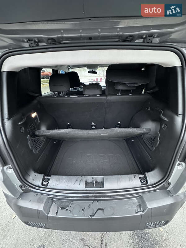 Позашляховик / Кросовер Jeep Renegade 2019 в Києві фото 16 Позашляховик / Кросовер Jeep Renegade 2019 в Києві