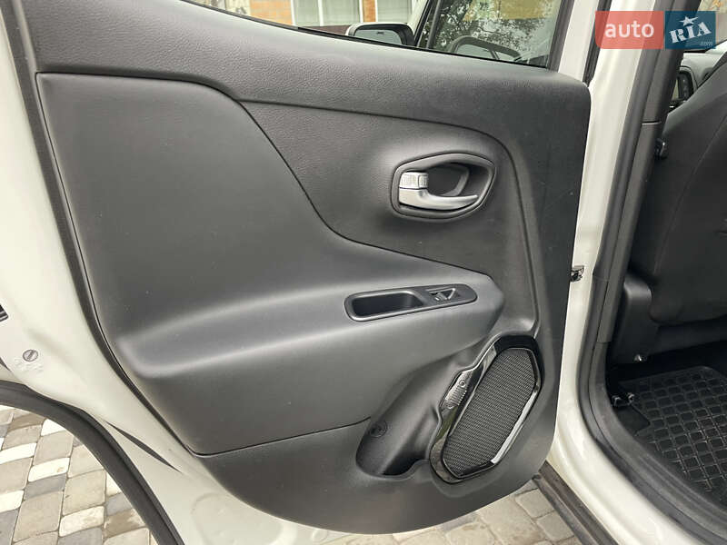 Внедорожник / Кроссовер Jeep Renegade 2017 в Лубнах