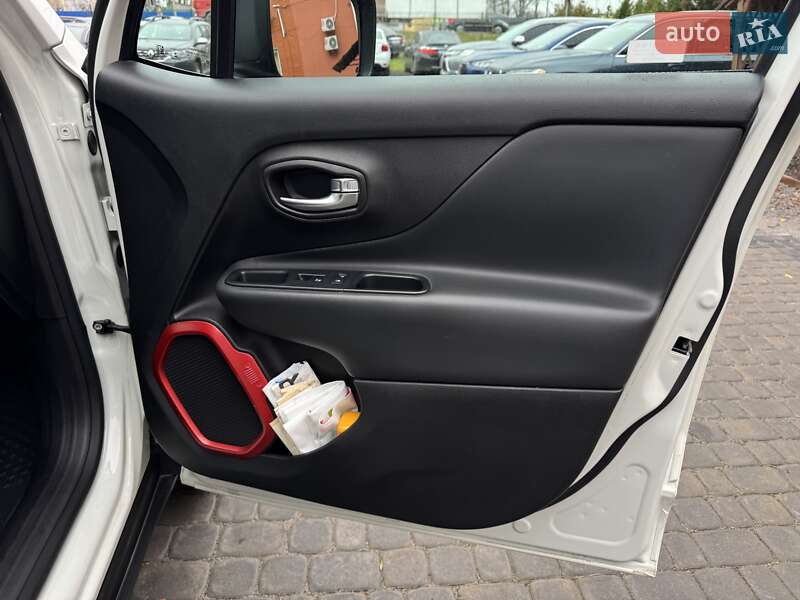 Внедорожник / Кроссовер Jeep Renegade 2016 в Виннице