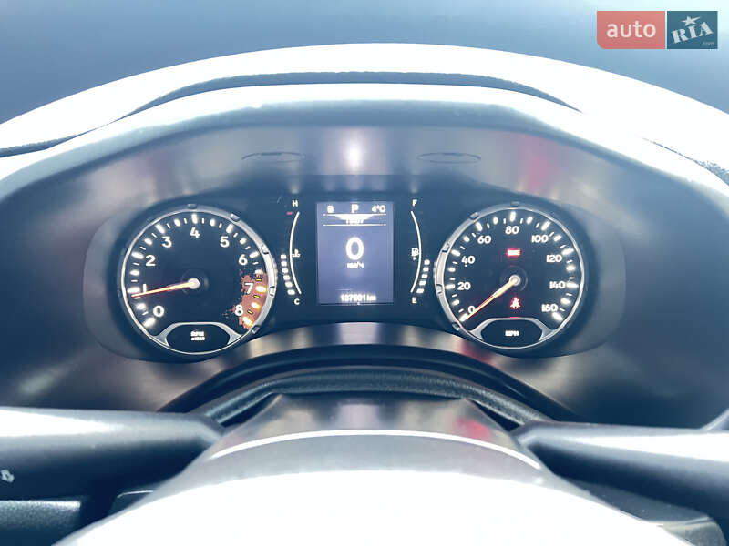 Внедорожник / Кроссовер Jeep Renegade 2015 в Чернигове