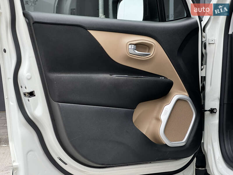 Внедорожник / Кроссовер Jeep Renegade 2016 в Киеве