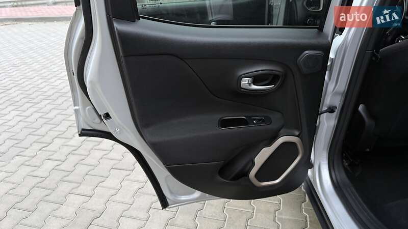 Внедорожник / Кроссовер Jeep Renegade 2015 в Тернополе фото 27 Внедорожник / Кроссовер Jeep Renegade 2015 в Тернополе