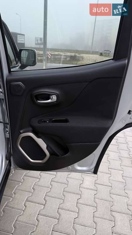 Внедорожник / Кроссовер Jeep Renegade 2015 в Тернополе фото 33 Внедорожник / Кроссовер Jeep Renegade 2015 в Тернополе