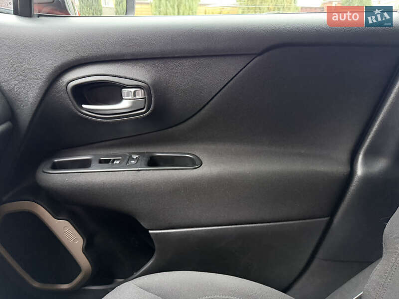 Позашляховик / Кросовер Jeep Renegade 2015 в Дніпрі фото 34 Позашляховик / Кросовер Jeep Renegade 2015 в Дніпрі